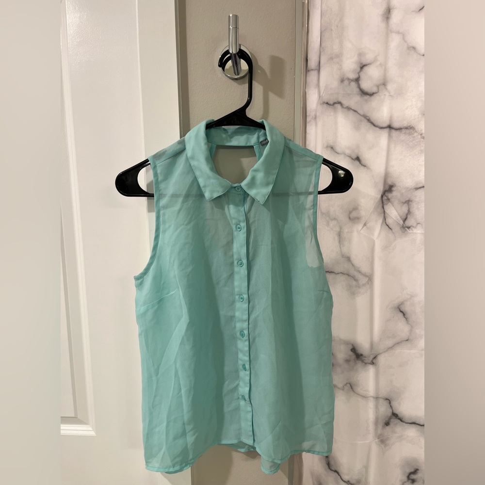Charlotte Russe Sleeveless Button Down Top
